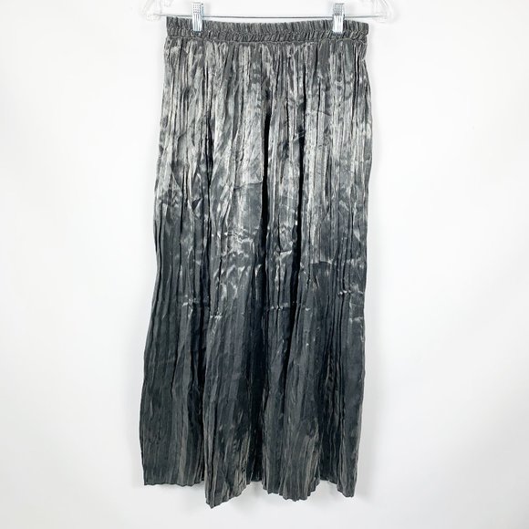 karin stevens Dresses & Skirts - Karin Stevens 8 Silver Metallic Accordion Skirt